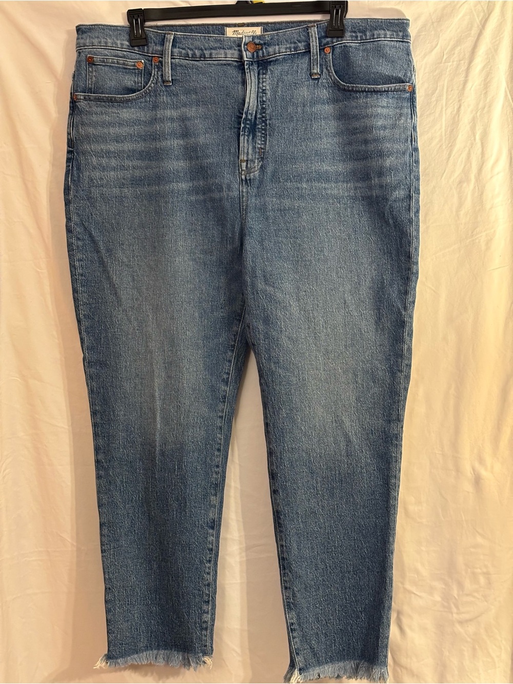 Madewell denim jeans size 35 with raw frayed hemline. 99% cotton. Vintage look.
